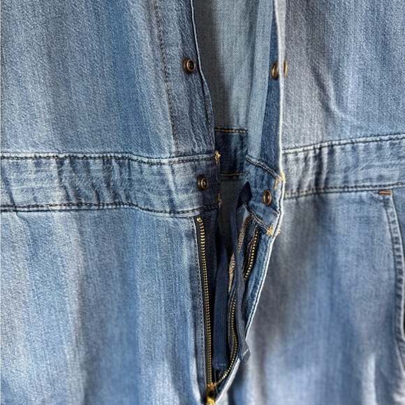 Levi’s Denim Jumpsuit Size Small Zippered and Snap Front Closure Long Sleeve - Picture 7 of 12